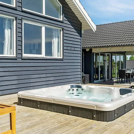 Luxury Pool Retreat - By Traum Semesterbostad *