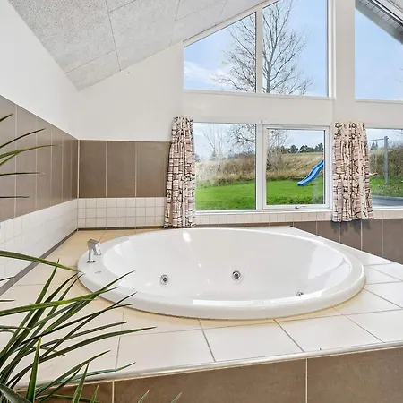 Luxury Pool Retreat - By Traum Semesterbostad *